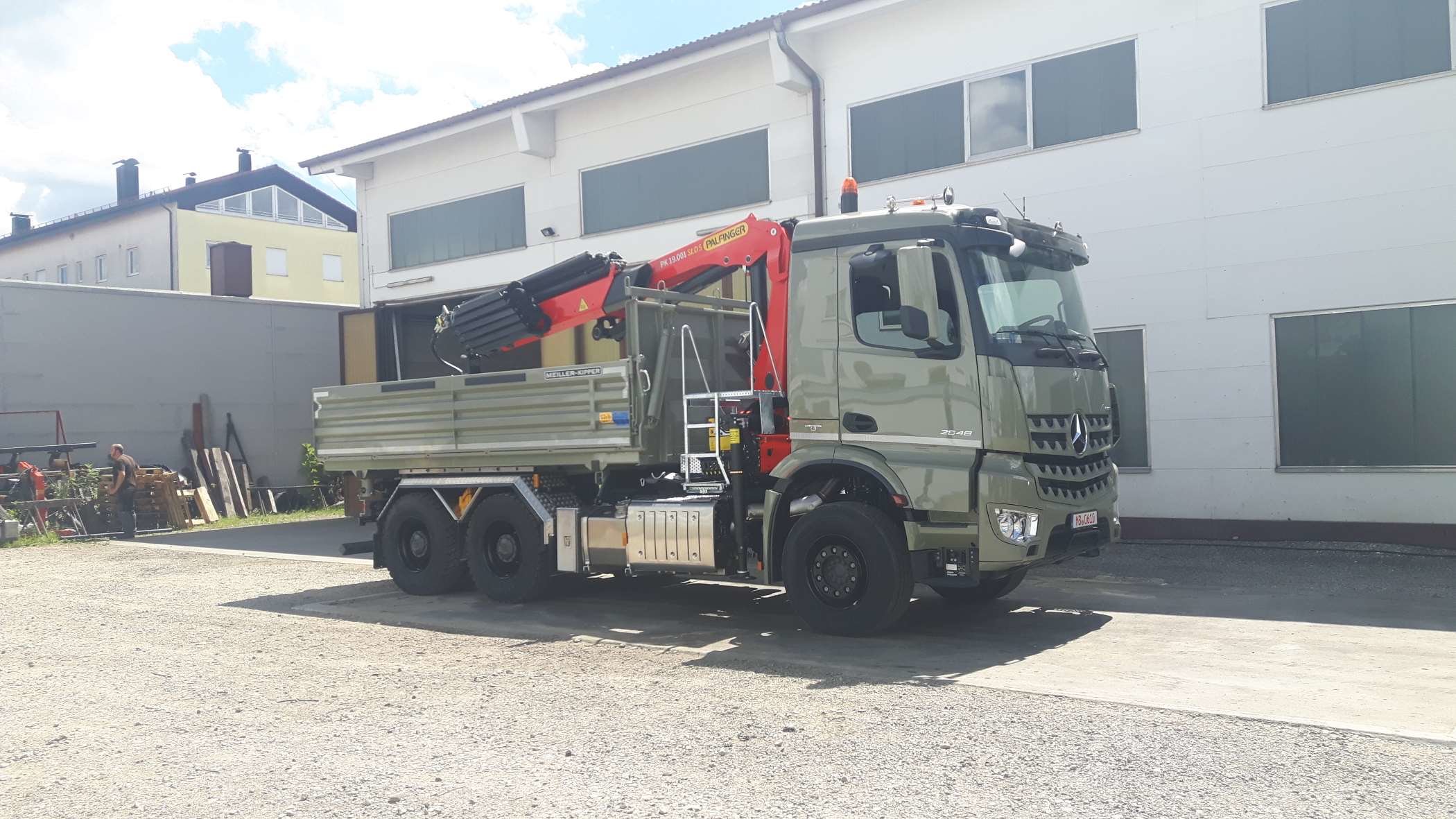 Lkw mit Kran von Peter Gigl Transporte