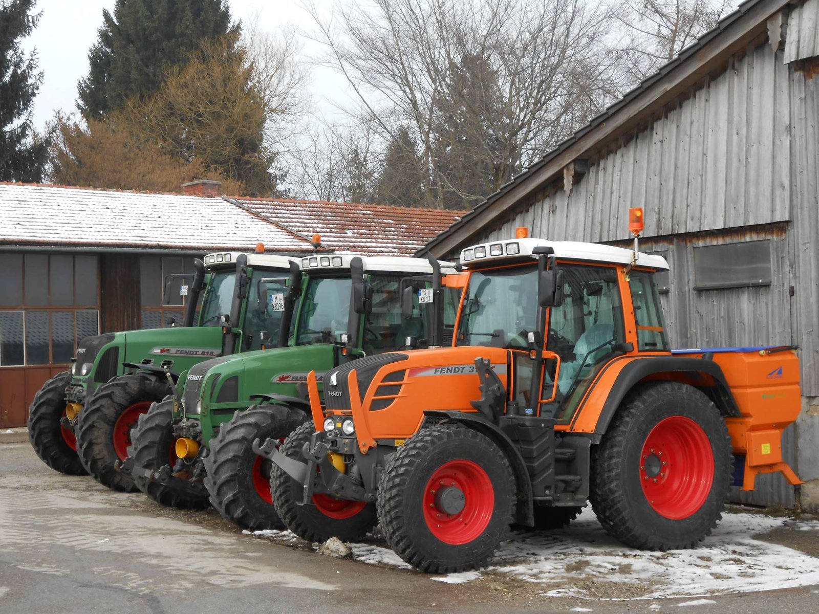 Traktoren der Firma Peter Gigl Transporte