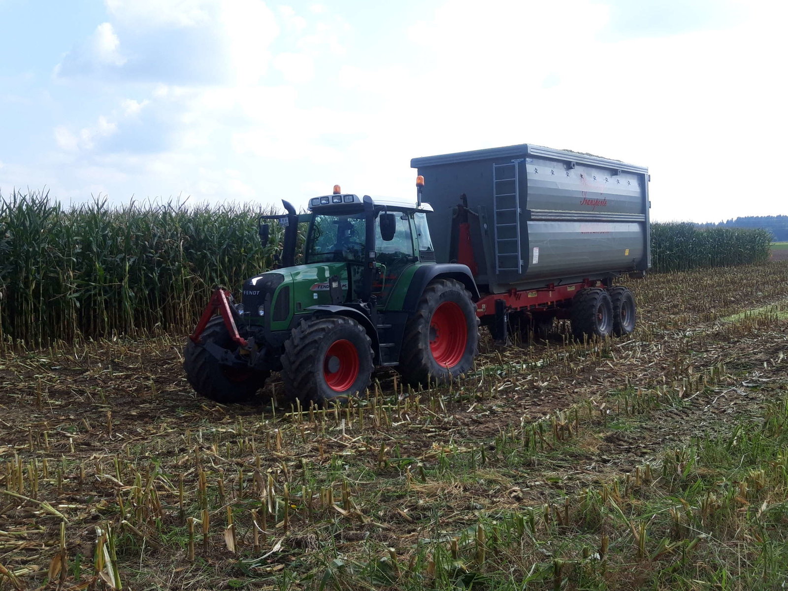 landwirtschaftliche Dienstleistungen der Firma Peter Gigl Transporte