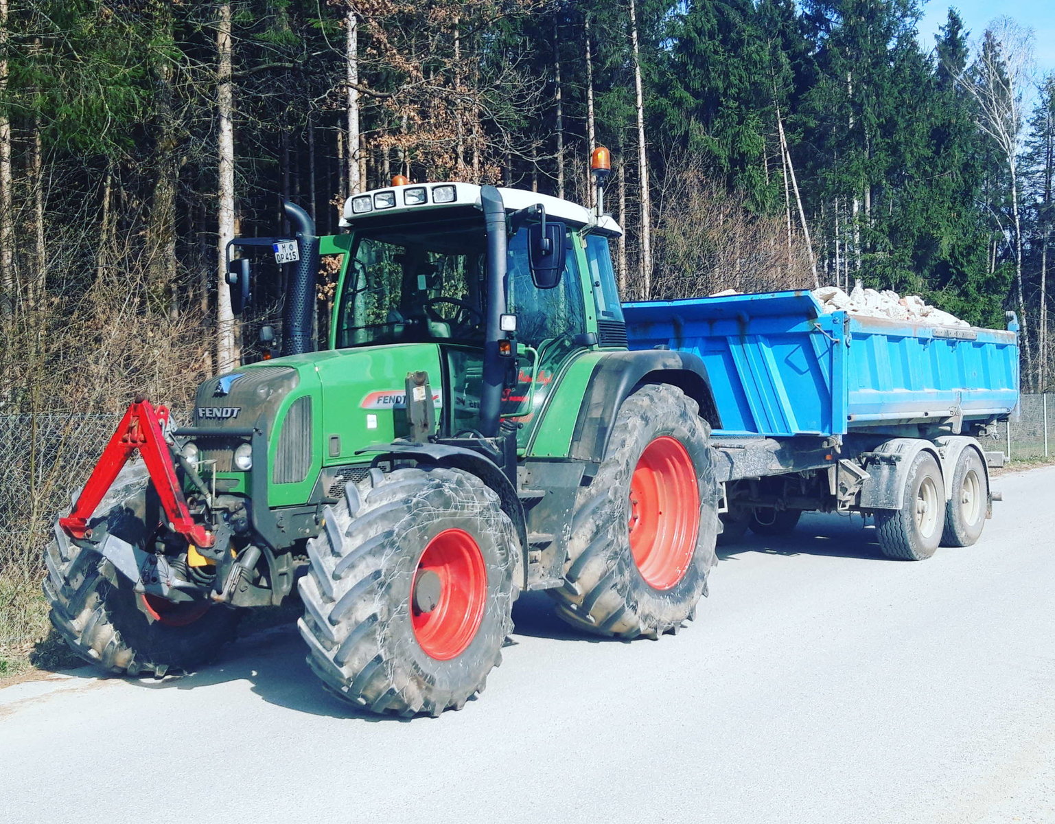 Traktor der Firma Peter Gigl Transporte